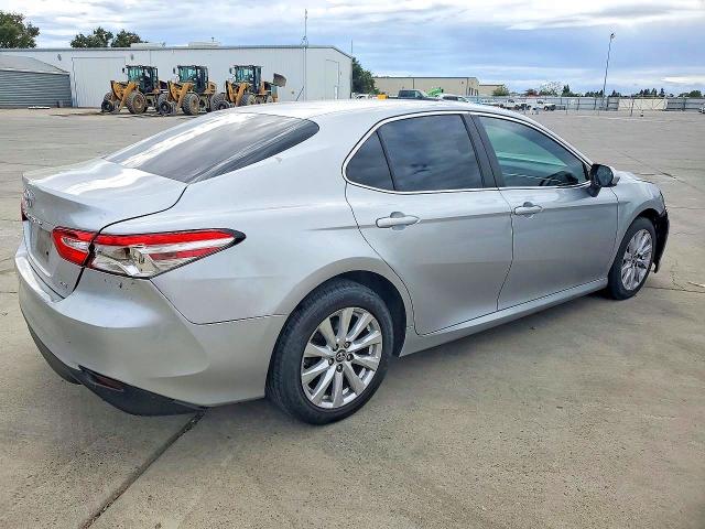Auction sale of the 2018 Toyota Camry, vin: 4T1B11HK4JU101677, lot number: 72617506