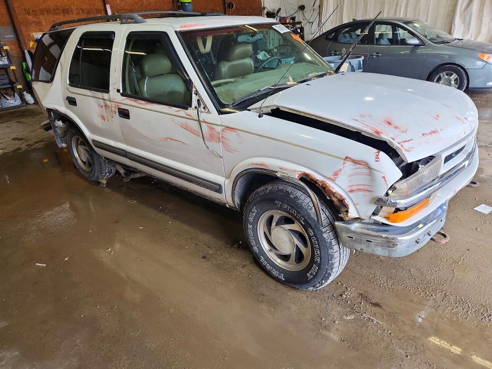 70841306 :رقم المزاد ، 1GNDT13W1W2143493 vin ، 1998 Chevrolet Blazer مزاد بيع