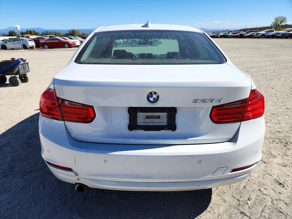 2014 Bmw 328 მანქანა იყიდება აუქციონზე, vin: WBA3D3C54EK154861, აუქციონის ნომერი: 72436496