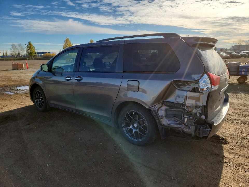 Продаж на аукціоні авто 2014 Toyota Sienna Xle, vin: 5TDDK3DCXES083569, номер лоту: 72372866