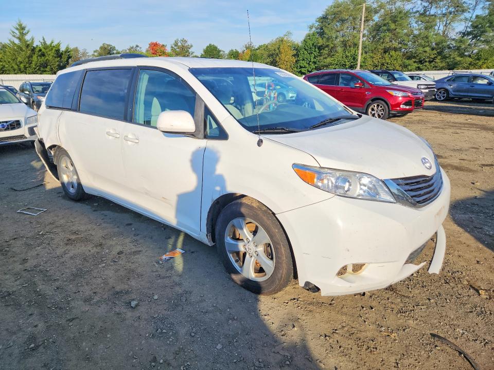 Aukcja sprzedaży 2011 Toyota Sienna, vin: 5TDKK3DC0BS122995, numer aukcji: 69945006