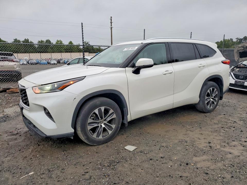Auction sale of the 2021 Toyota Highlander, vin: 5TDGZRBH6MS122957, lot number: 71007926