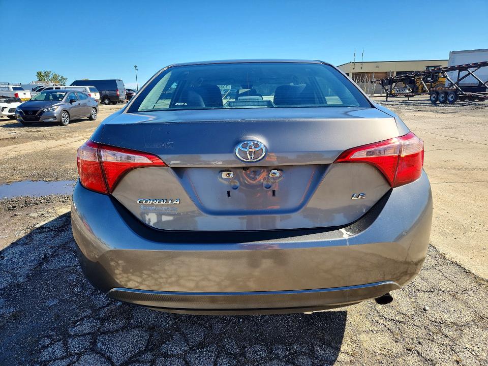 Продаж на аукціоні авто 2018 Toyota Corolla, vin: 5YFBURHE9JP744575, номер лоту: 70345456
