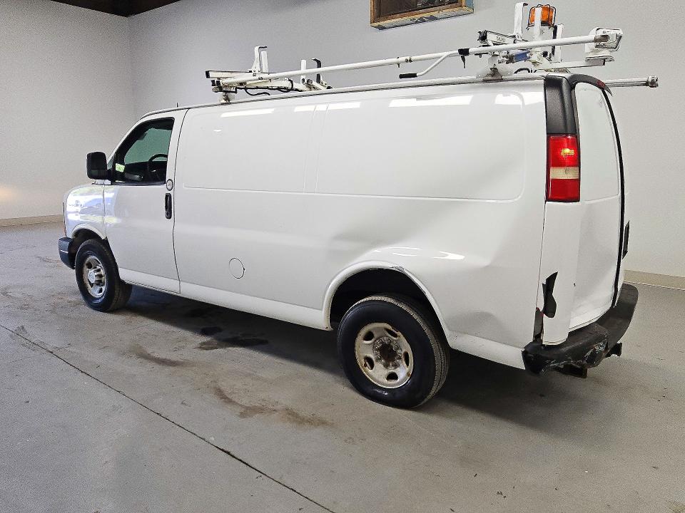 71460556 :رقم المزاد ، 1GCWGFCF0F1151352 vin ، 2015 Chevrolet Express G2500 مزاد بيع