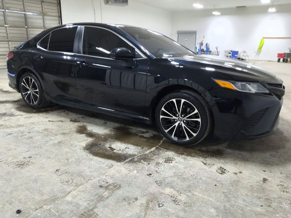 71647336 :رقم المزاد ، JTNB11HK7J3021277 vin ، 2018 Toyota Camry مزاد بيع