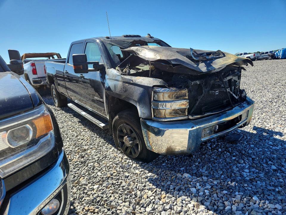 71952756 :رقم المزاد ، 1GC4KZCY0JF214003 vin ، 2018 Chevrolet Silverado مزاد بيع