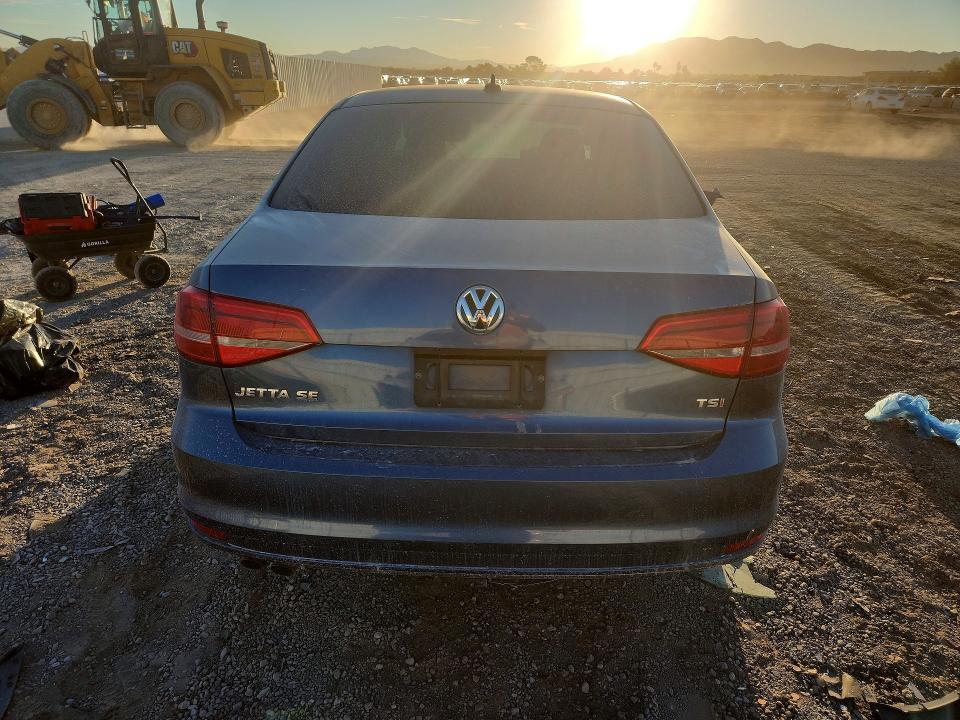 61059536 :رقم المزاد ، 3VWD17AJ1FM257282 vin ، 2015 Volkswagen Jetta مزاد بيع