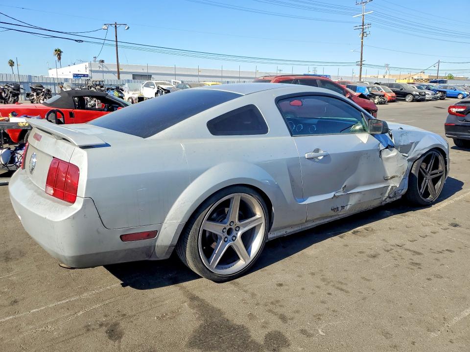71682486 :رقم المزاد ، 1ZVFT80N855196711 vin ، 2005 Ford Mustang مزاد بيع