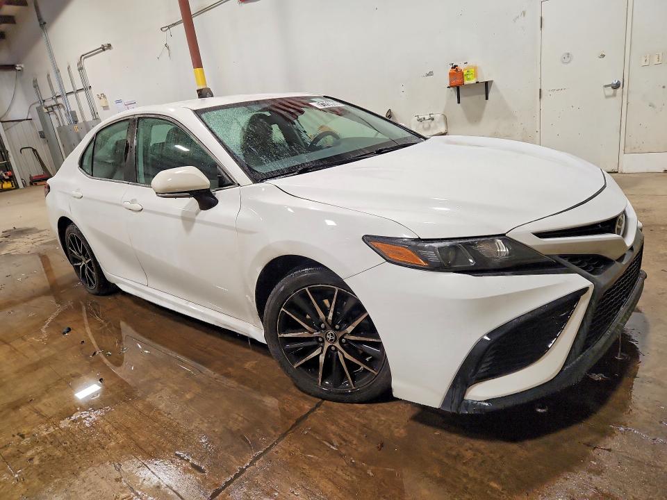 Продажа на аукционе авто 2022 Toyota Camry, vin: 4T1G11AK8NU628899, номер лота: 71759896