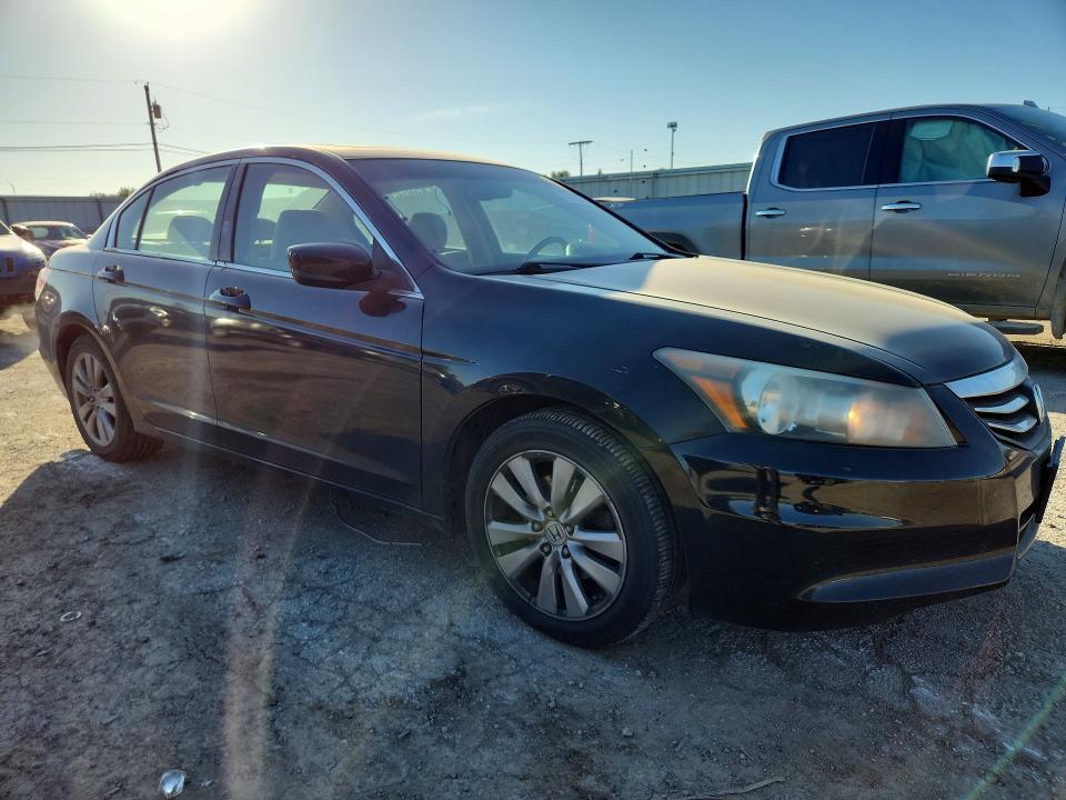 71950976 :رقم المزاد ، 1HGCP2F88BA152446 vin ، 2011 Honda Accord مزاد بيع