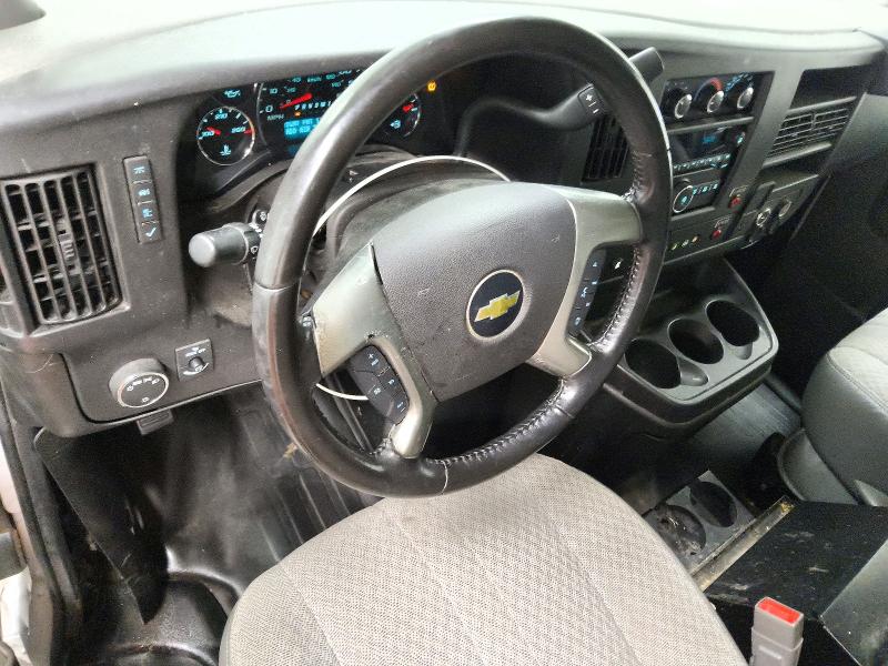 71460556 :رقم المزاد ، 1GCWGFCF0F1151352 vin ، 2015 Chevrolet Express G2500 مزاد بيع