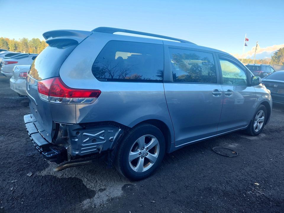 Продажа на аукционе авто 2014 Toyota Sienna, vin: 5TDKK3DC3ES435530, номер лота: 70226396