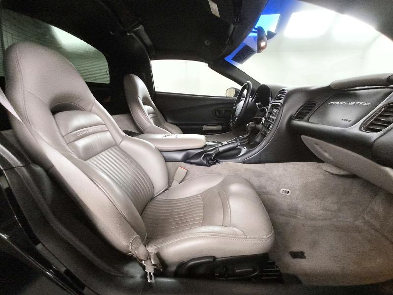 72562926 :رقم المزاد ، 1G1YY22GX45133576 vin ، 2004 Chevrolet Corvette مزاد بيع
