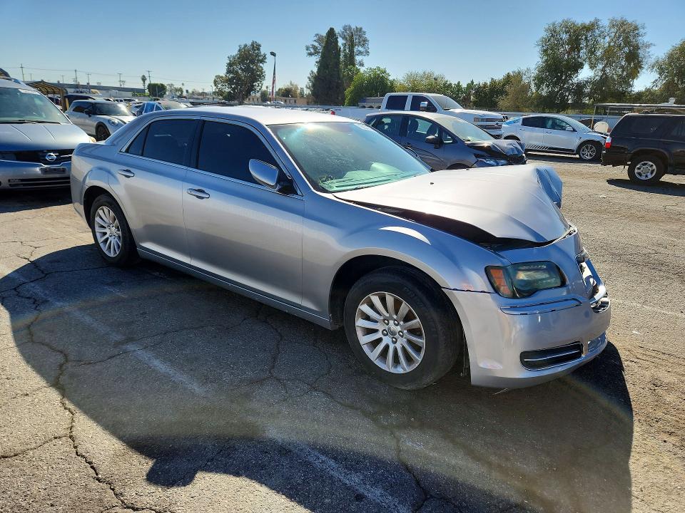 2014 Chrysler 300 მანქანა იყიდება აუქციონზე, vin: 2C3CCAAGXEH335957, აუქციონის ნომერი: 73834546