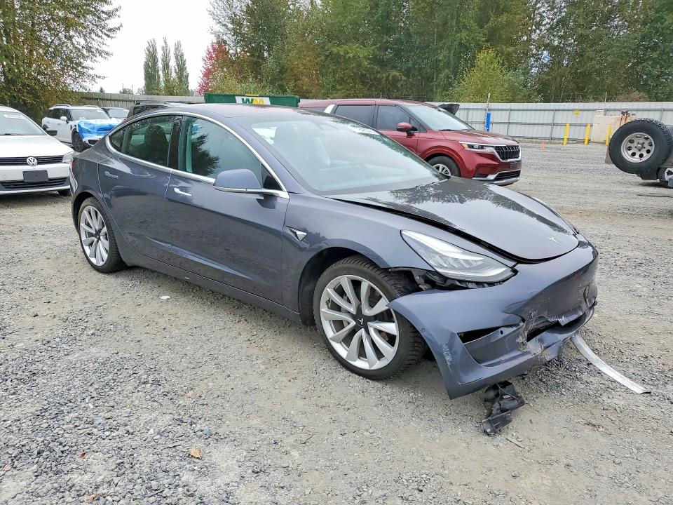 Продажа на аукционе авто 2018 Tesla Model 3, vin: 5YJ3E1EB9JF185361, номер лота: 71848536