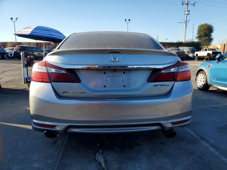 71564836 :رقم المزاد ، 1HGCR2F52HA032814 vin ، 2017 Honda Accord مزاد بيع
