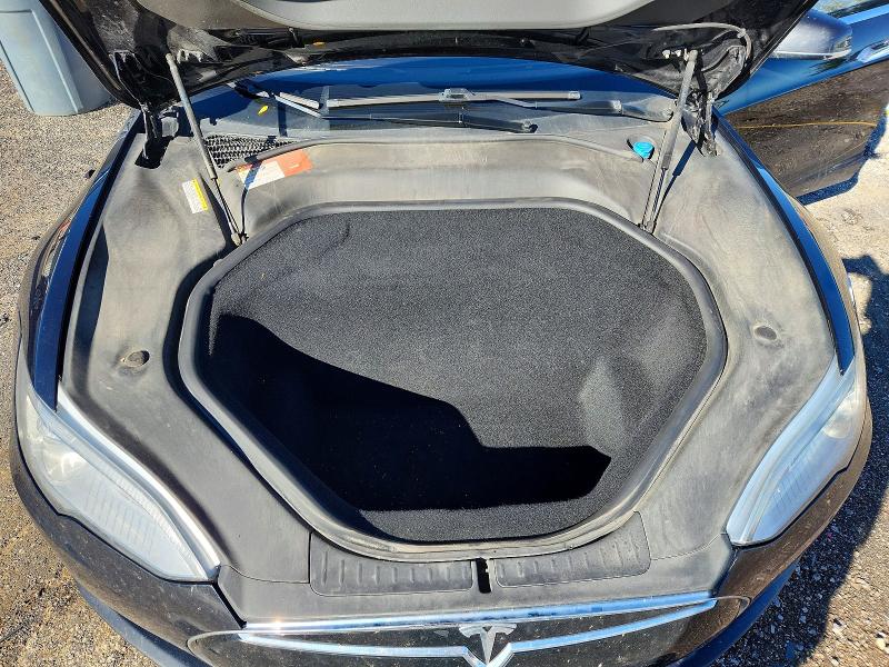 Продаж на аукціоні авто 2015 Tesla Model S, vin: 5YJSA1S2XFF082713, номер лоту: 71640806