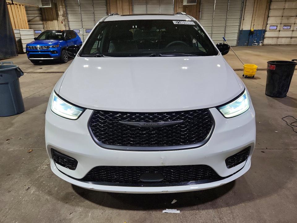Продажа на аукционе авто 2025 Chrysler Pacifica, vin: 2C4RC1GG3SR529409, номер лота: 71401046