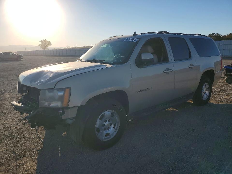 71840986 :رقم المزاد ، 1GNSKJE30BR371256 vin ، 2011 Chevrolet Suburban مزاد بيع