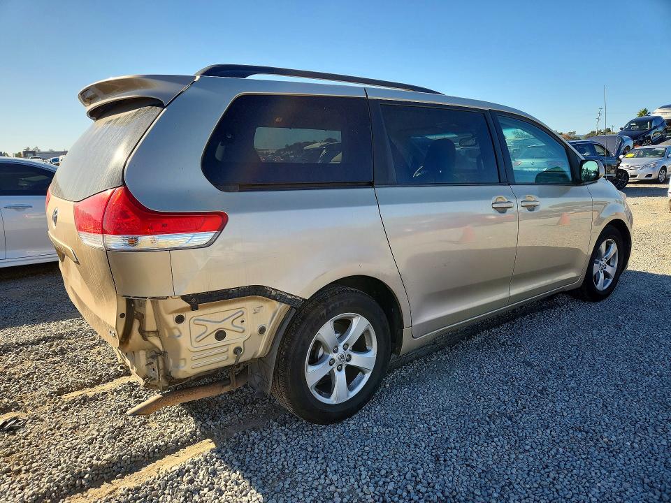 71502826 :رقم المزاد ، 5TDKK3DC8ES406895 vin ، 2014 Toyota Sienna مزاد بيع
