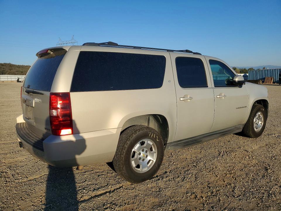 71840986 :رقم المزاد ، 1GNSKJE30BR371256 vin ، 2011 Chevrolet Suburban مزاد بيع