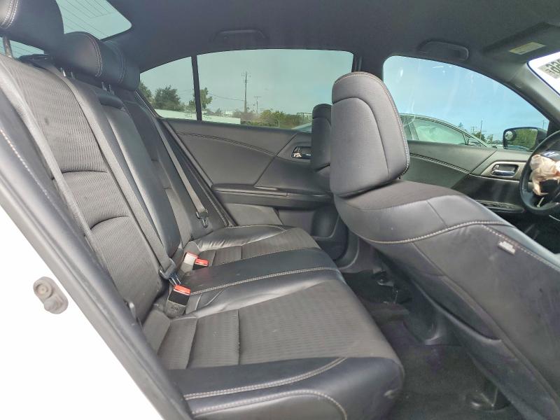 71203966 :رقم المزاد ، 1HGCR2F54HA192838 vin ، 2017 Honda Accord مزاد بيع