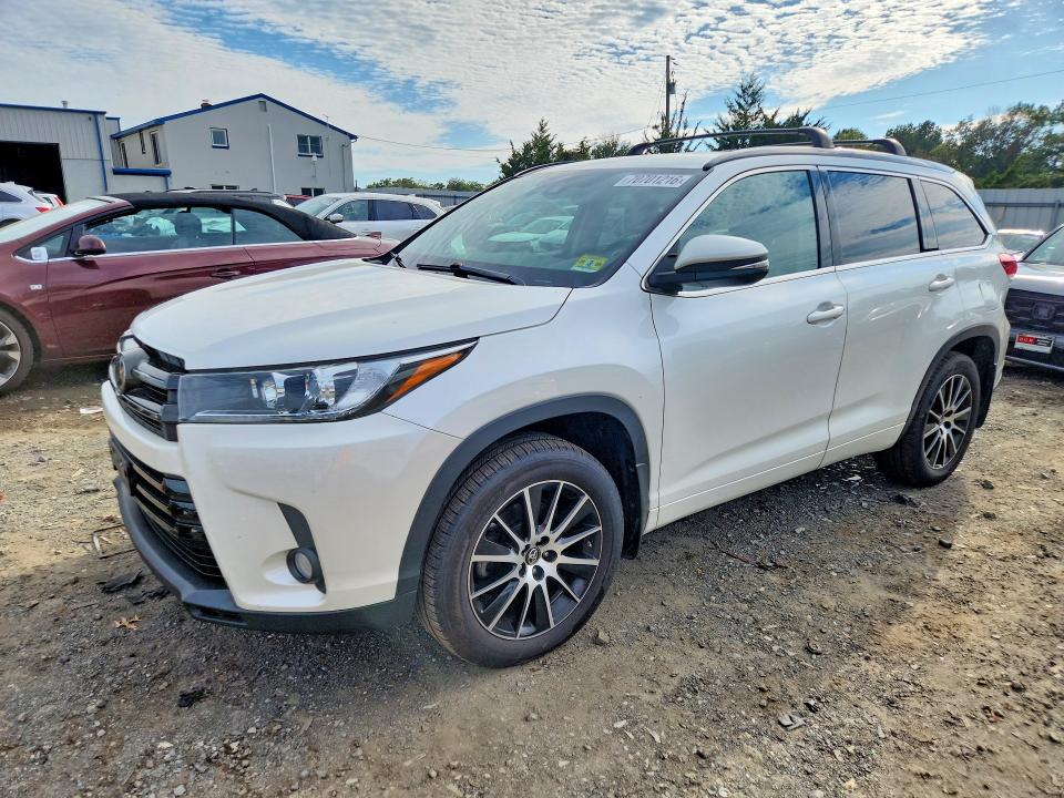 2017 Toyota Highlander მანქანა იყიდება აუქციონზე, vin: 5TDJZRFH5HS386239, აუქციონის ნომერი: 70701216