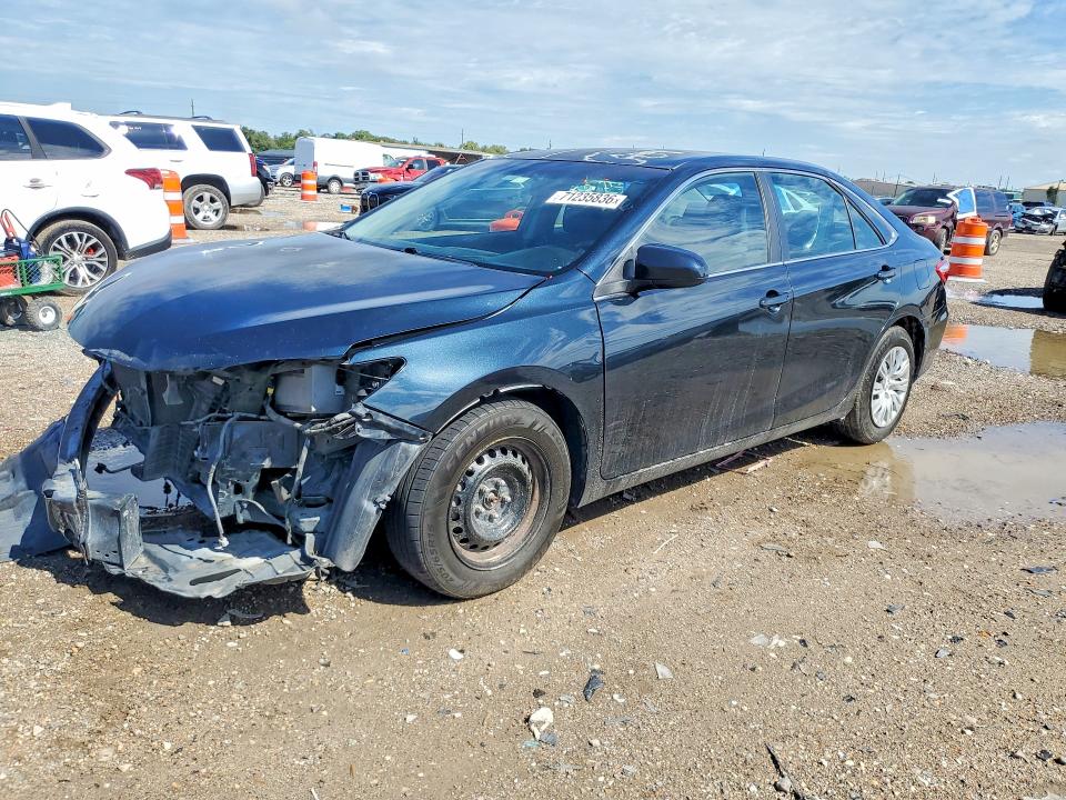 71235836 :رقم المزاد ، 4T1BF1FK6FU899286 vin ، 2015 Toyota Camry مزاد بيع