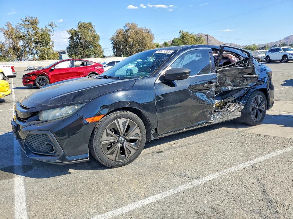 2018 Honda Civic მანქანა იყიდება აუქციონზე, vin: SHHFK7H56JU416892, აუქციონის ნომერი: 72017786