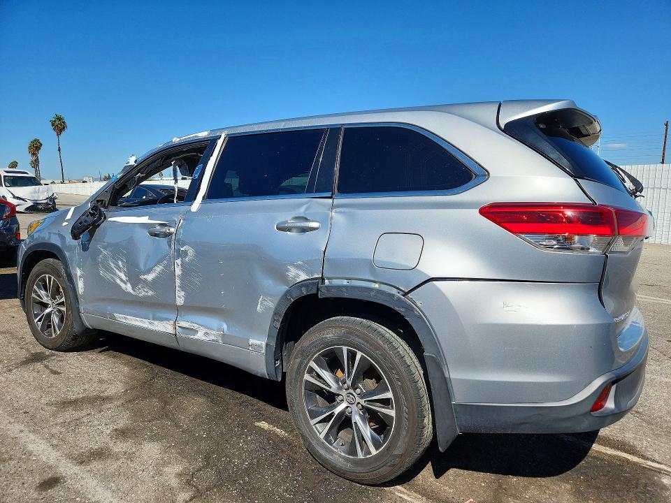 Продажа на аукционе авто 2018 Toyota Highlander, vin: 5TDBZRFH8JS807414, номер лота: 71847046