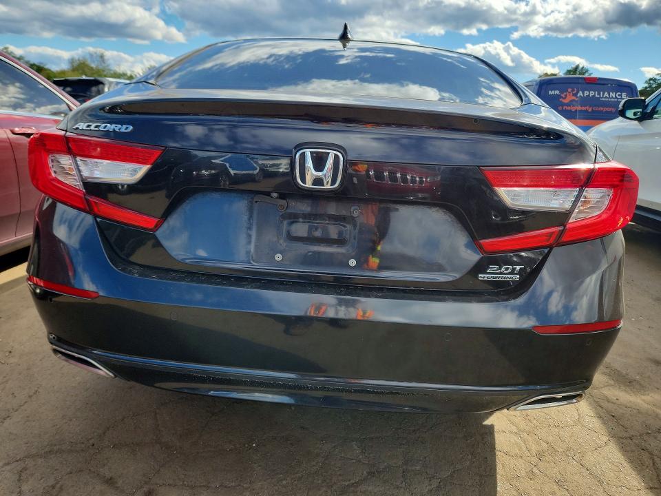 71623096 :رقم المزاد ، 1HGCV2F99JA004920 vin ، 2018 Honda Accord مزاد بيع