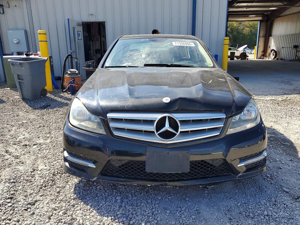 Продажа на аукционе авто 2013 Mercedes-benz C, vin: WDDGF8AB9DR254132, номер лота: 71356966