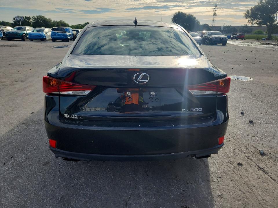 71589206 :رقم المزاد ، JTHBA1D2XJ5063262 vin ، 2018 Lexus Is مزاد بيع