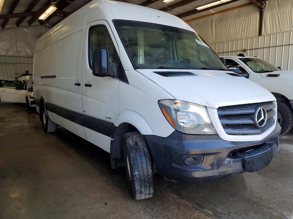 69461976 :رقم المزاد ، WD3PE8DD8GP251260 vin ، 2016 Mercedes-benz Sprinter مزاد بيع