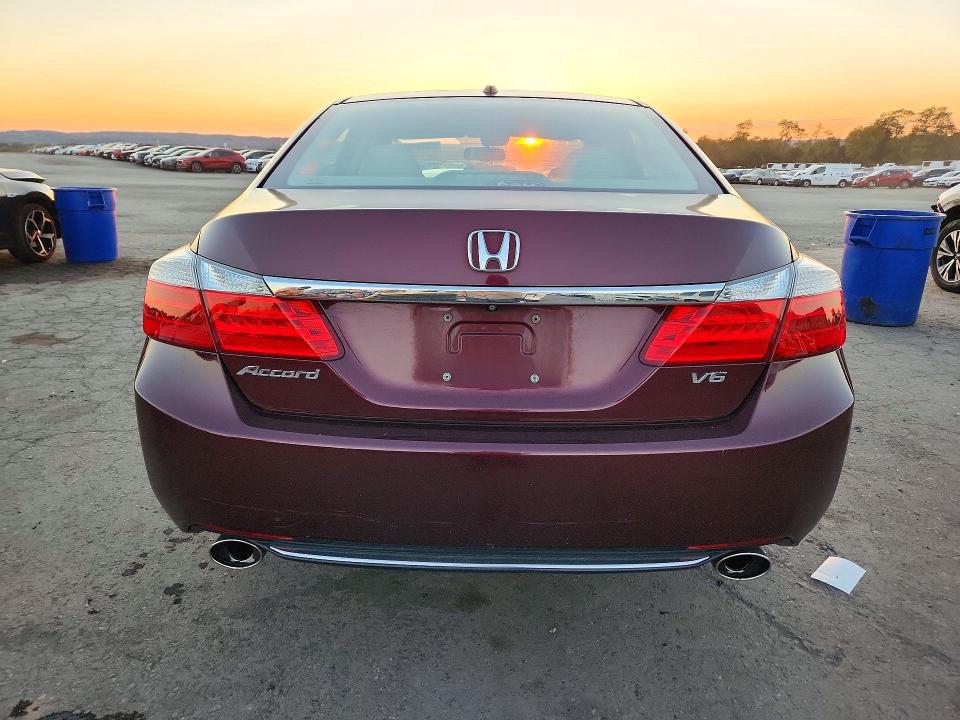 2015 Honda Accord მანქანა იყიდება აუქციონზე, vin: 1HGCR3F82FA030560, აუქციონის ნომერი: 71245856