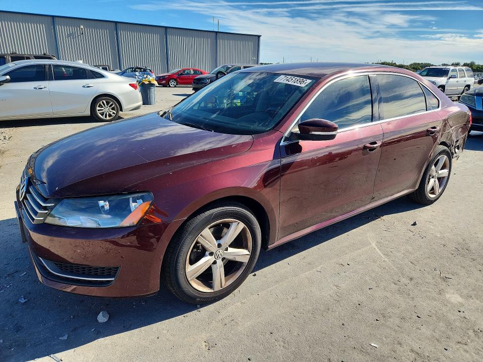 71451896 :رقم المزاد ، 1VWBT7A35EC081551 vin ، 2014 Volkswagen Passat مزاد بيع