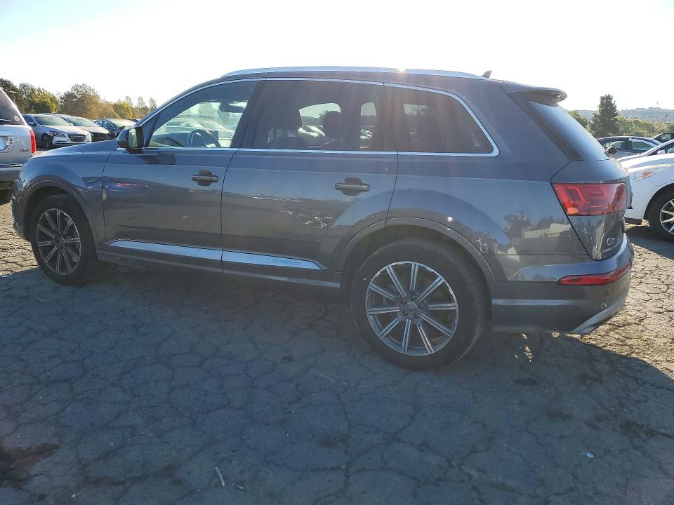 Продажа на аукционе авто 2018 Audi Q7, vin: WA1LAAF74JD050490, номер лота: 72175496