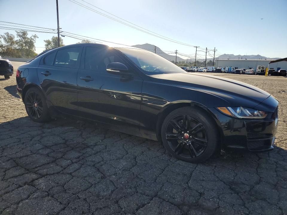 73652796 :رقم المزاد ، SAJAE4BG9HA957614 vin ، 2017 Jaguar Xe مزاد بيع