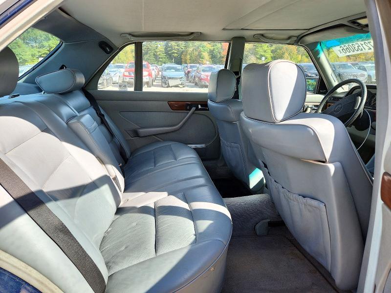 72153066 :رقم المزاد ، WDBCA25D6JA424472 vin ، 1988 Mercedes-benz 300 مزاد بيع