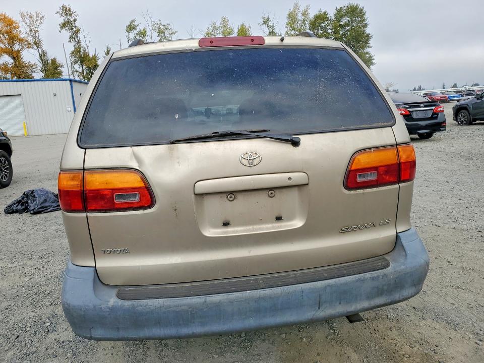 2000 Toyota Sienna მანქანა იყიდება აუქციონზე, vin: 4T3ZF13C9YU172990, აუქციონის ნომერი: 71889666
