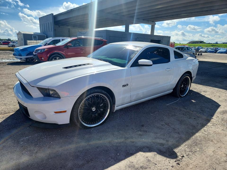 Продаж на аукціоні авто 2013 Ford Mustang, vin: 1ZVBP8CF2D5268492, номер лоту: 72518406