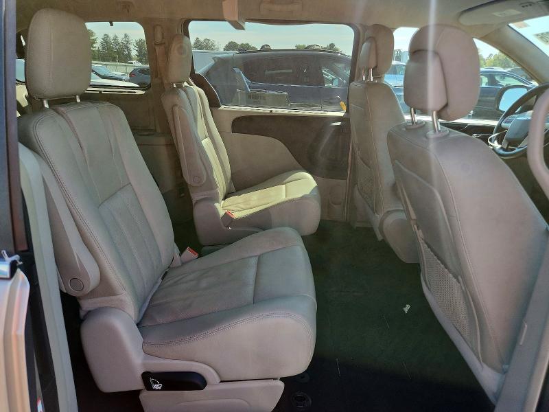 71427826 :رقم المزاد ، 2C4RC1CG3FR574345 vin ، 2015 Chrysler Town & Country مزاد بيع