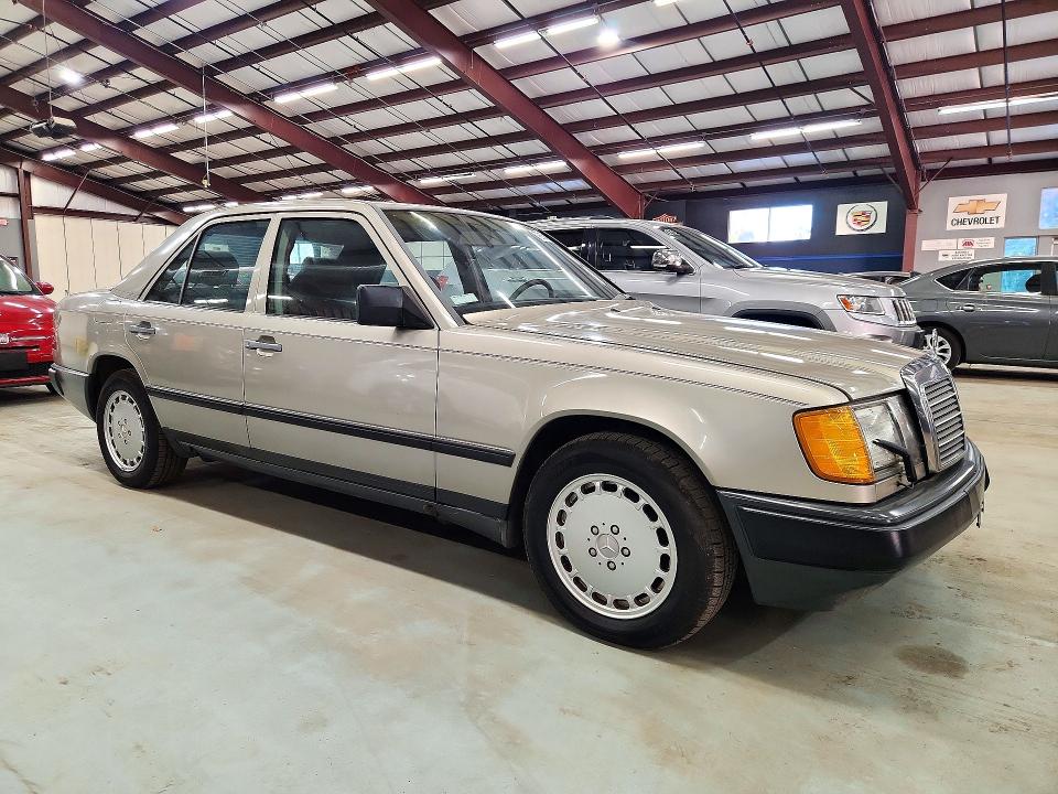 Продажа на аукционе авто 1989 Mercedes-benz 300, vin: WDBEA30D8KA949153, номер лота: 72154036