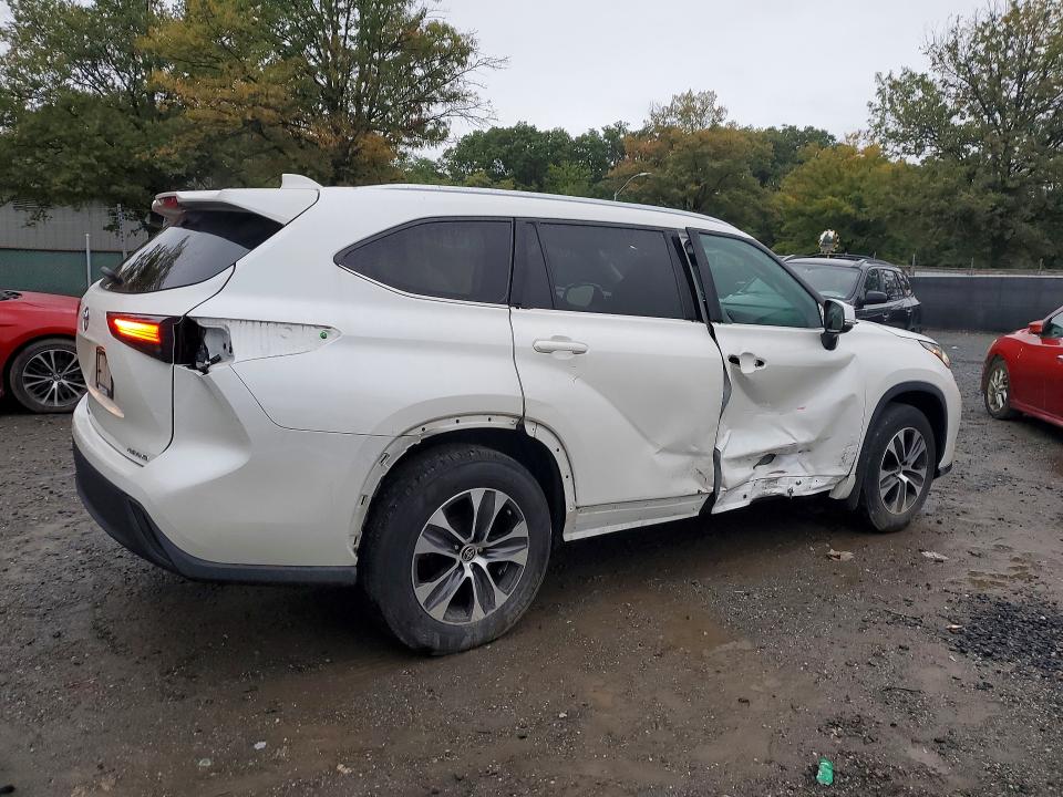 71007926 :رقم المزاد ، 5TDGZRBH6MS122957 vin ، 2021 Toyota Highlander مزاد بيع