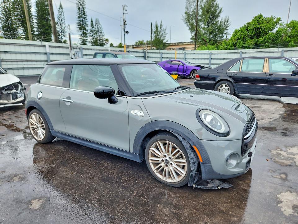 2020 Mini Cooper მანქანა იყიდება აუქციონზე, vin: WMWXR5C01L2L53821, აუქციონის ნომერი: 71065656