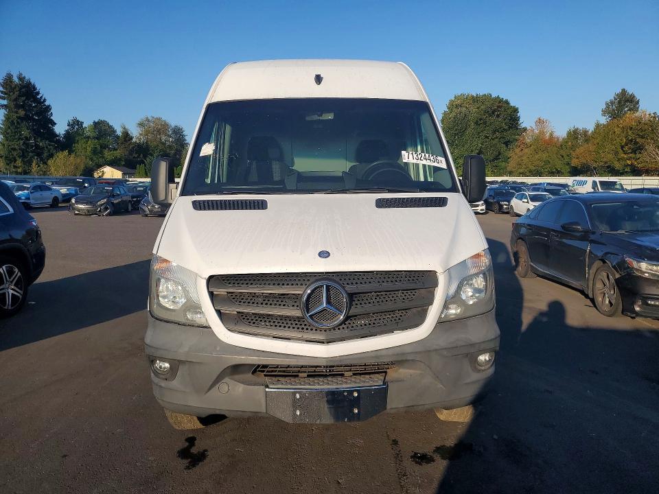 71324436 :رقم المزاد ، WD3PE8DC6E5902255 vin ، 2014 Mercedes-benz Sprinter مزاد بيع