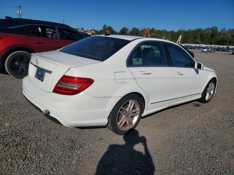Продажа на аукционе авто 2014 Mercedes-benz C, vin: WDDGF4HB0EA932488, номер лота: 71959286