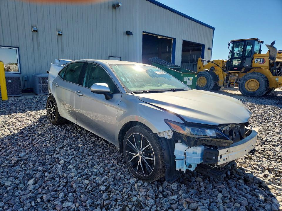 71173636 :رقم المزاد ، 4T1G11AK4MU602279 vin ، 2021 Toyota Camry مزاد بيع