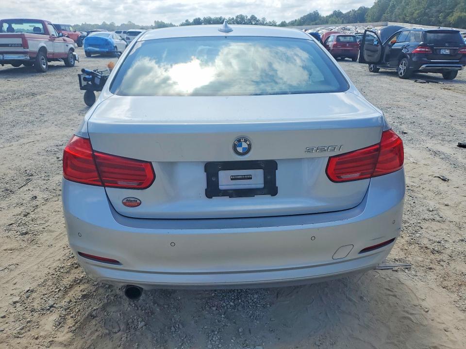 70930626 :رقم المزاد ، WBA8E1G58GNT35450 vin ، 2016 Bmw 320 مزاد بيع