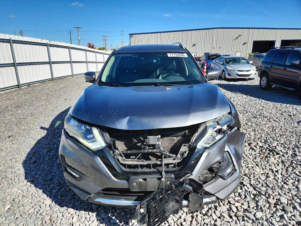 2018 Nissan Rogue მანქანა იყიდება აუქციონზე, vin: 5N1AT2MV5JC768985, აუქციონის ნომერი: 71752636